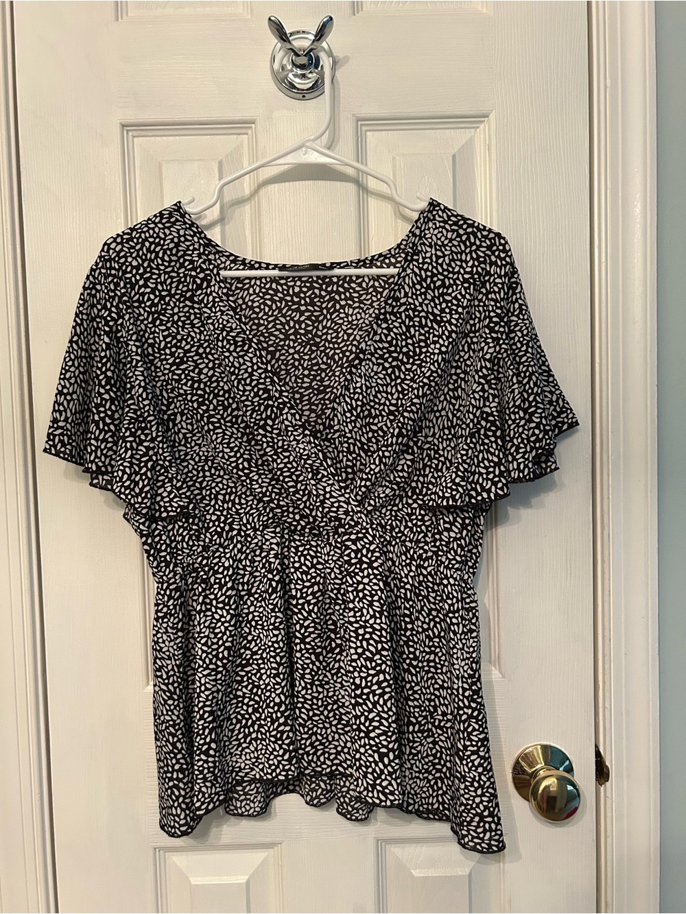 SHEIN Curve Black and White Printed V-Neck Flowy Top Size 0XL